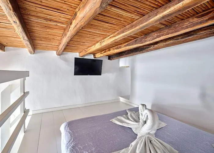 Lindo House